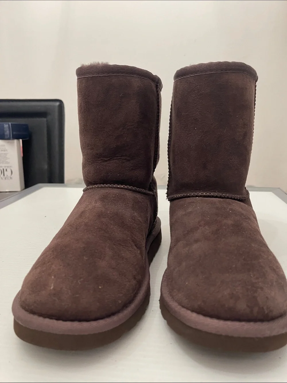 UGG WINTER CLASSIC SHORT II BOOTS BOYS-GIRLS SIZE 4